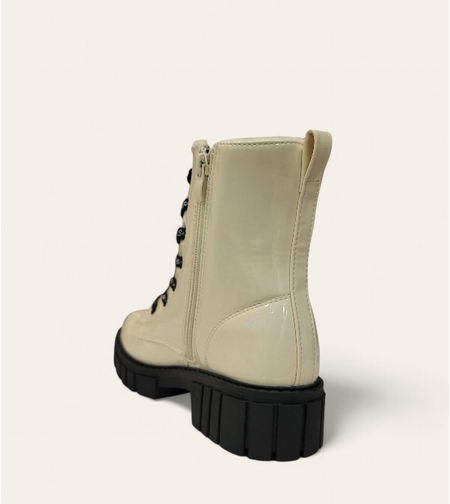 Детски боти в бежов цвят с лачено покритие W585016 beige