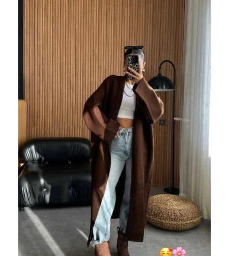 Дълга кафява жилетка с широка кройка