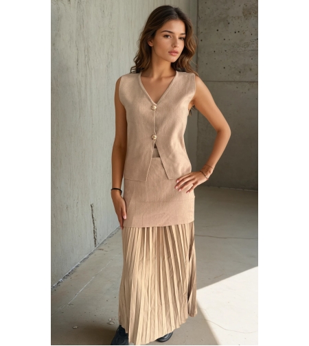 Дамски бежов  комплект с жилетка с къс ръкав  и плисирана пола
