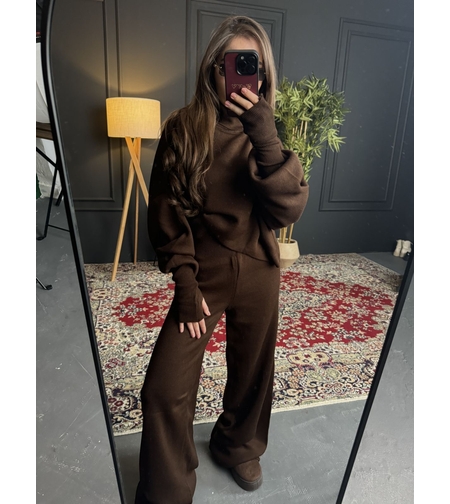 Комплект с кроп пуловер и панталон с права кройка-кафяво