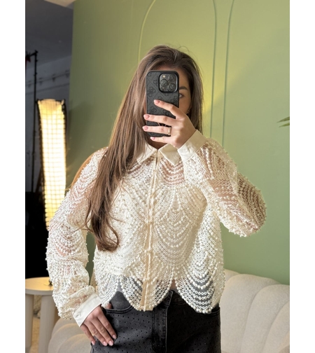 Дамска елегантна бяла  дантелена риза с релефен ефект