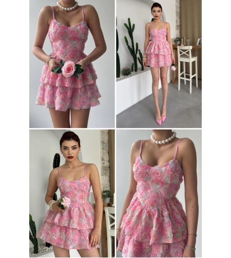 Къса розова рокля с 3D рози и тънки презрамки