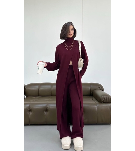 Комплект с асиметричен поло пуловер и прав панталон-бордо