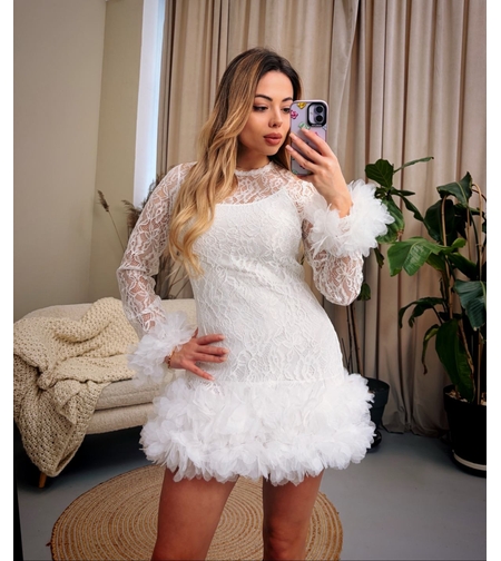 Дамска дантелена рокля с обемен завършек