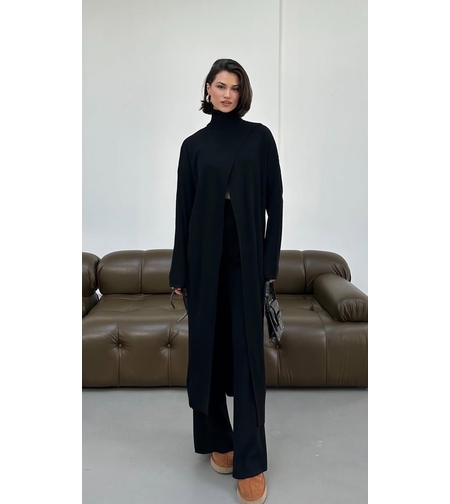 Комплект с асиметричен поло пуловер и прав панталон-черно