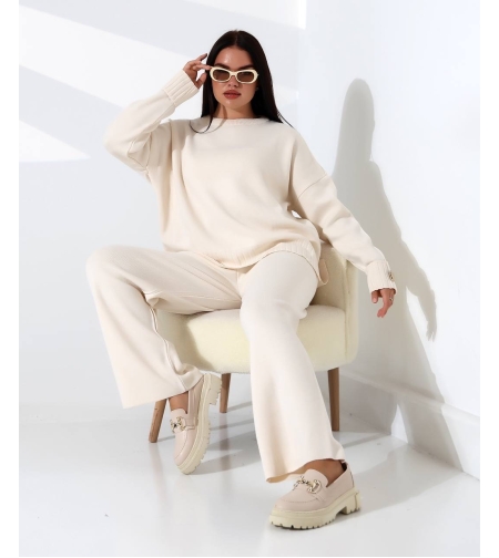 Комплект „Cozy Elegance“- пуловер и широк панталон в бяло