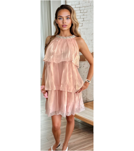 Розова рокля с перли и волани