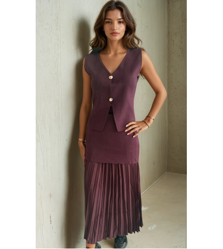 Дамски бордо  комплект с жилетка с къс ръкав и плисирана пола