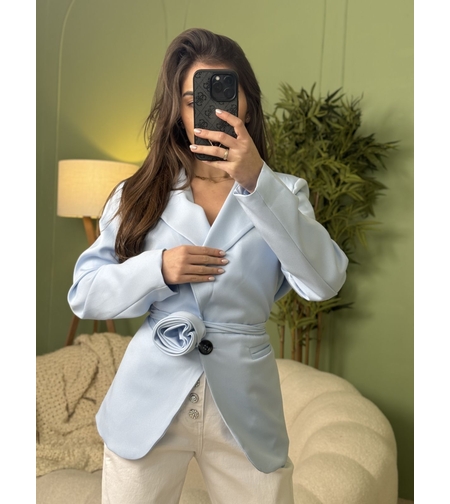 Елегантно синьо дамско сако с декоративен колан