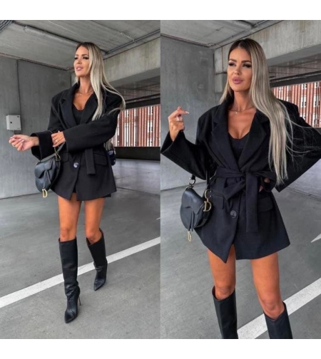 Късо палто с хастар и колан