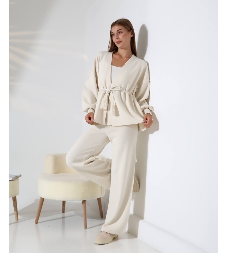 Дамски бял  комплект – жилетка и панталон