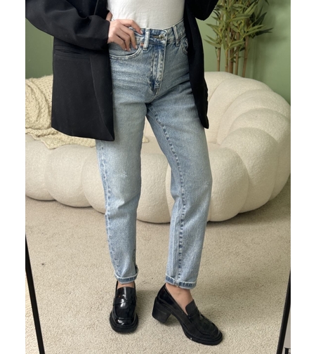 Дамски дънки с висока талия и класическа линия