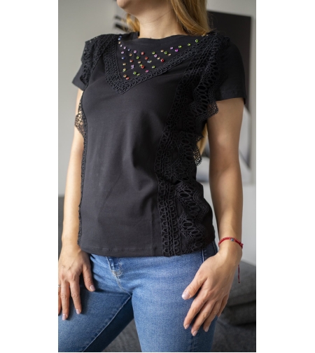 Черна дамска блуза с дантелени детайли и камъчета