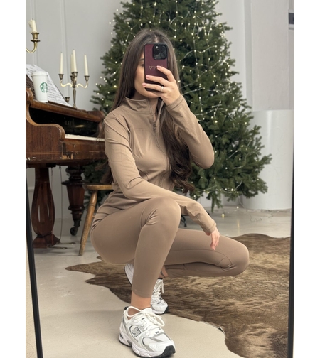 Спортен комплект с цип и клин-бежово