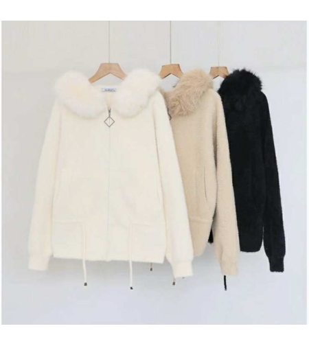 Дамска пухкава жилетка с цип и яка