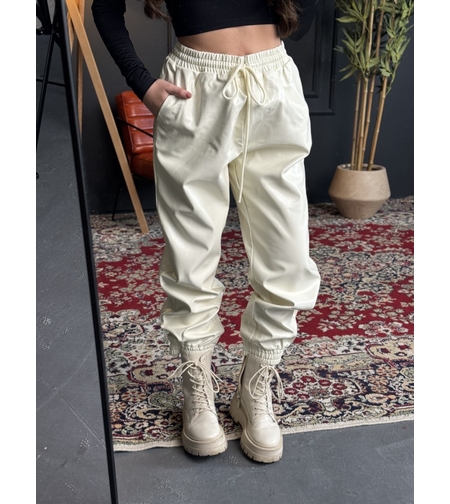 Кожен панталон тип джогър-бял