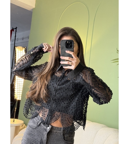 Дамска елегантна черна  дантелена риза с релефен ефект