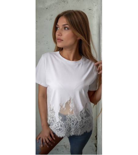 Дамска тениска „Lace Elegance“ с дантелен завършек – Бял цвят