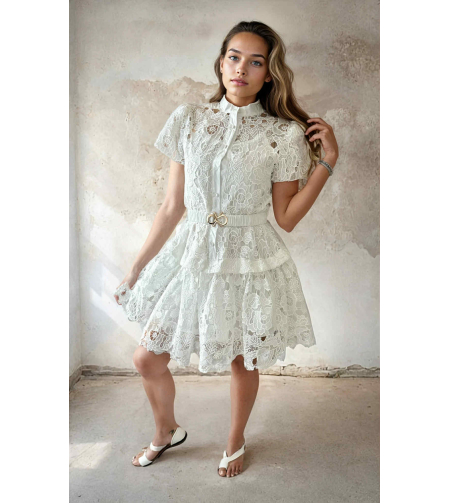 Бяла дантелена рокля с яка и къс ръкав