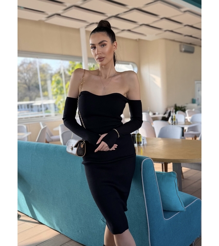 Елегантна плетена рокля тип „off shoulder“-черно