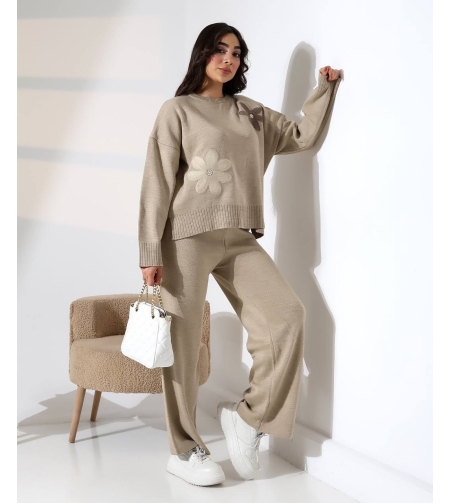 Комплект “Floral Mood” с апликация на цветя-бежово