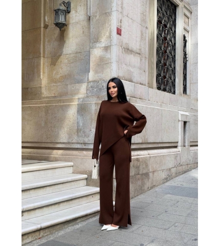 Комплект с асиметрично горнище в кафяво