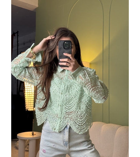 Дамска елегантна зелена  дантелена риза с релефен ефект