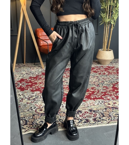 Кожен панталон тип джогър-черен