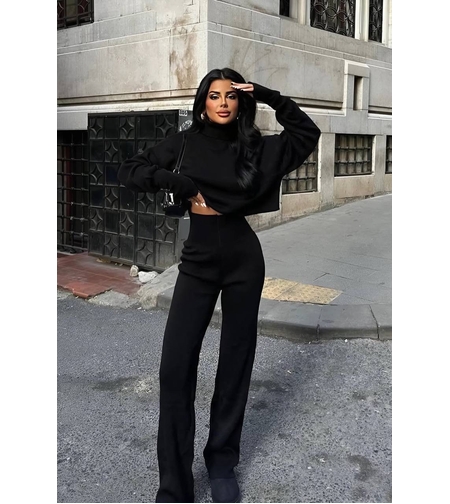 Комплект с кроп пуловер и панталон с права кройка-черно