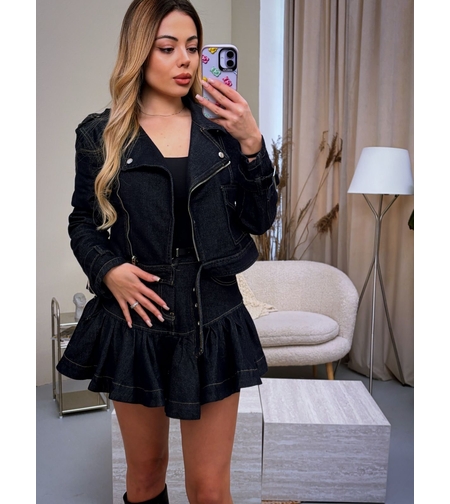 Дамски комплект с късо яке и пола с волани