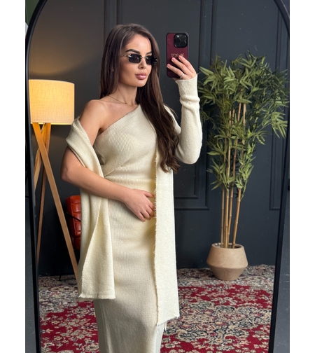 Плетена рокля с асиметрично рамо и шал-екрю