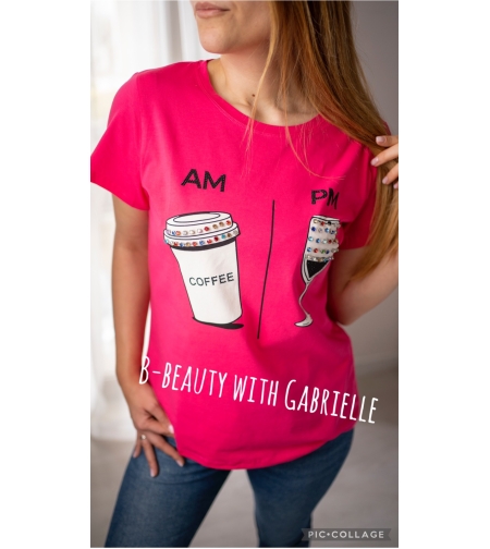 Дамска тениска „AM Coffee, PM Wine“ с декоративни камъни- цикламена