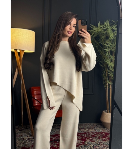 Комплект с асиметрично горнище в екрю