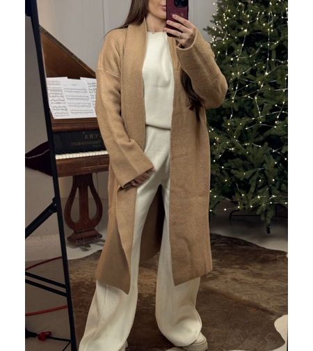 Дълга бежова жилетка с широка кройка