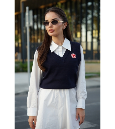 Дамска рокля с риза и син пуловер без ръкави