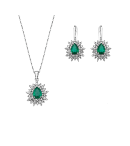 2.94 ct Set with emeralds and diamonds