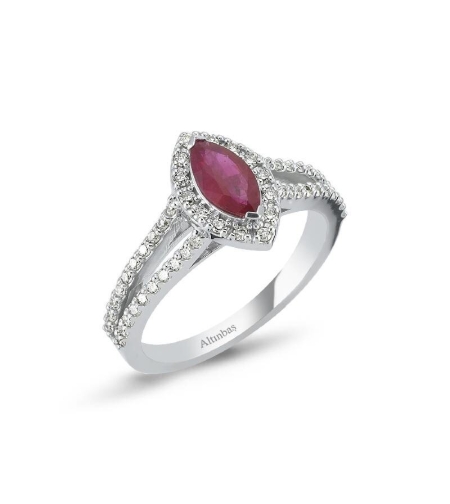 0.83 ct Ring with ruby and diamonds