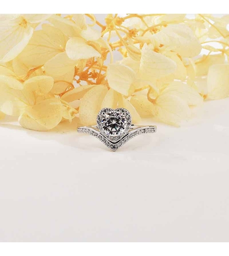 SILVER RING HEART WITH MOISSANITE