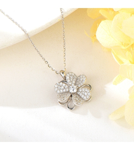 Сребърно колие със ситни кристали | колекция Delicate Silver | Бижута Invoke.bg