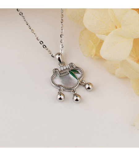 Нежно сребърно колие със седеф | колекция Delicate Silver | Бижута Invoke.bg