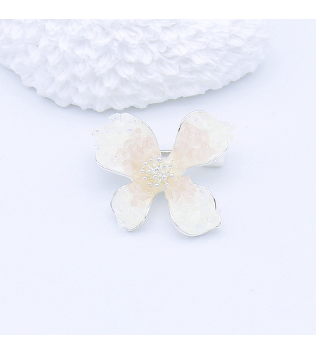 Луксозна брошка бяло позлатяване 'Красиво цвете' | Бижута Invoke.bg