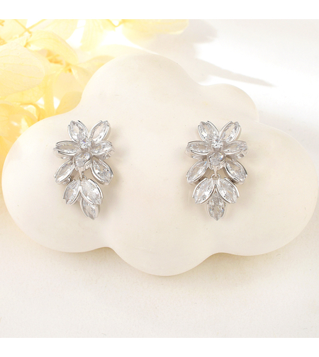 Сребърни обеци с цветя с родий | колекция Delicate Silver | Бижута Invoke.bg