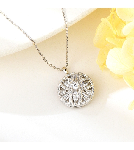 Сребърно колие с кристали | колекция Delicate Silver | Бижута Invoke