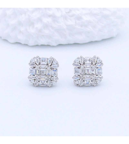 СРЕБЪРНИ ОБЕЦИ ПО УХОТО С ЦИРКОНИ - 2700000067703