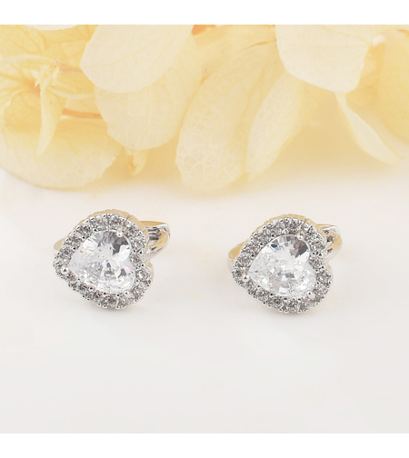 Сребърни обеци по ухото сърца | колекция Delicate Silver | Бижута Invoke.bg