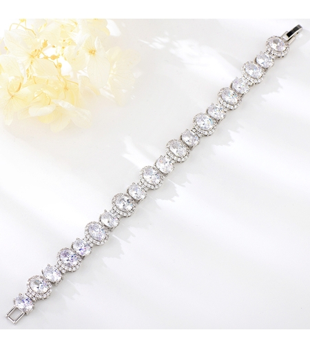 Гривна бяло позлатяване Сияйни кристали | Колекция Luxury Secret | Бижута Invoke.bg