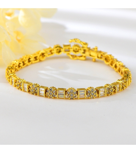 Гривна жълто позлатяване сияйни кристали | Колекция Luxury Secret | Бижута Invoke.bg