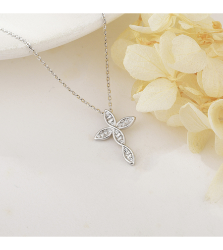 Нежно сребърно колие кръст | колекция Delicate Silver | Бижута Invoke.bg