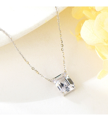 Сребърно колие Кристален куб | колекция Delicate Silver | Бижута Invoke.bg