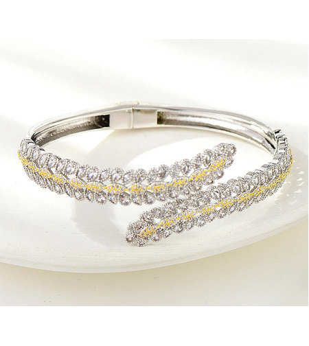 Гривна бяло позлатяване сияйни кристали | Колекция Luxury Secret | Бижута Invoke.bg